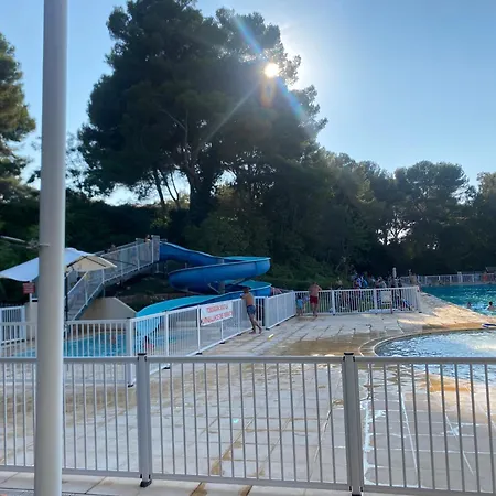 Sci Des Fontaines 公寓